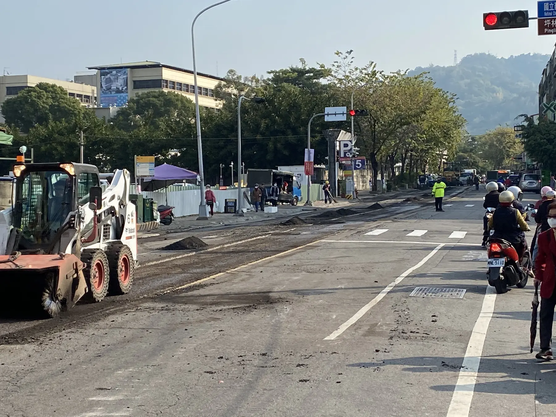 中山路二段柏油刨除重新鋪設施工現場